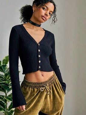 Urban Outfitters Ribbed Ruffle Cardigan Cropped in Black Size M